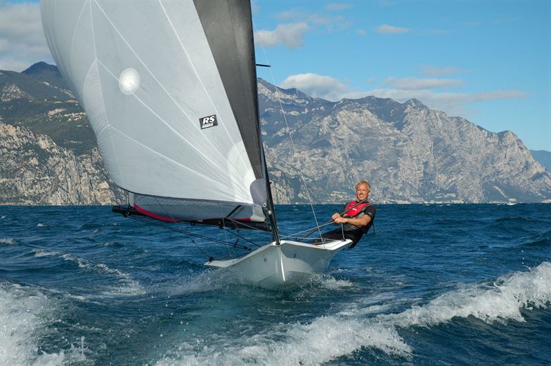 Gennaker weiss mit Vorliek blau für RS100