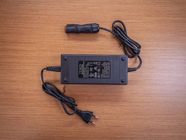 [TE-VEN_0201] Chargeur 220V pour Temo 1000